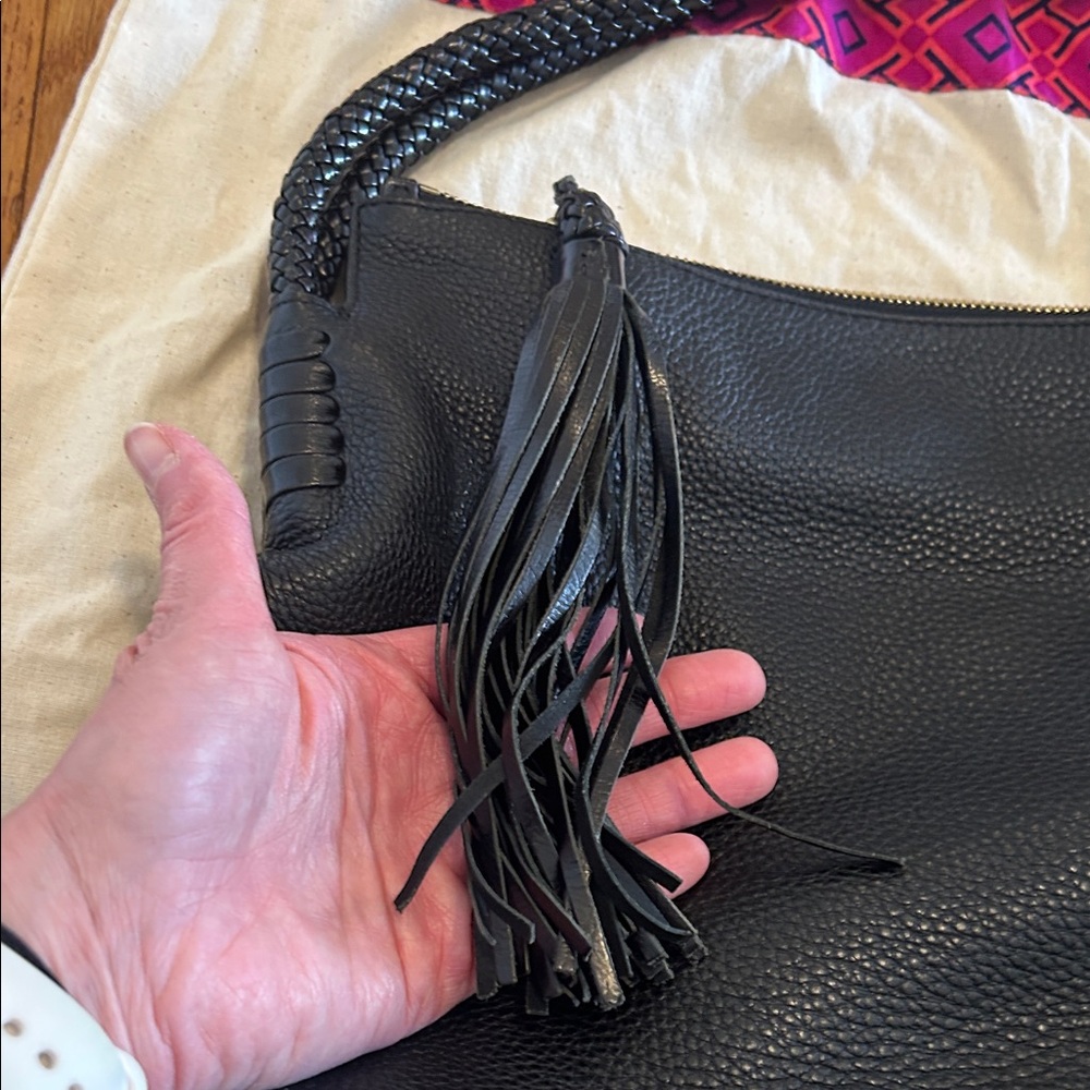 TORY BURCH TAYLOR Black Pebbled Leather Hobo Bag - Picture 4 of 14